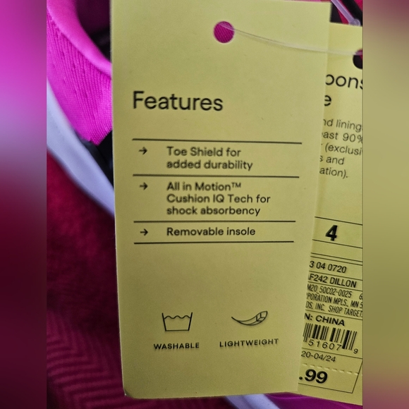 NWT. Girl's Pink Athletic Shoes. Size:4. - Picture 6 of 7